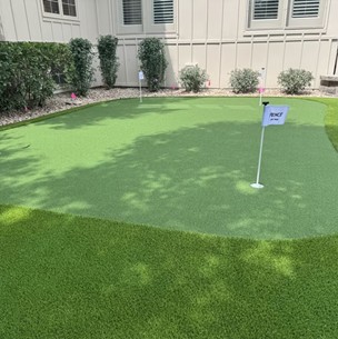 How Do You Choose the Right Installer For a Backyard Putting Green in Leawood?